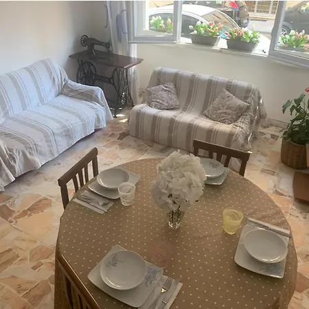 Central Apartment *